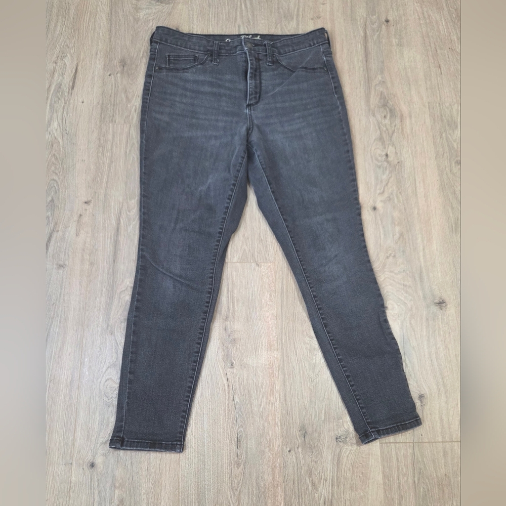 Universal Thread Dark Gray Capris